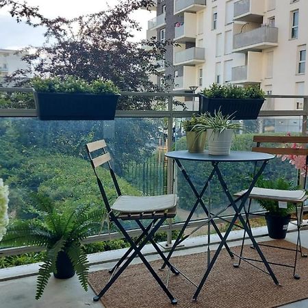 Studio Charmant Cergy Le Haut Au Pied De La Gare ! Parking Prive ! Apartment Exterior photo