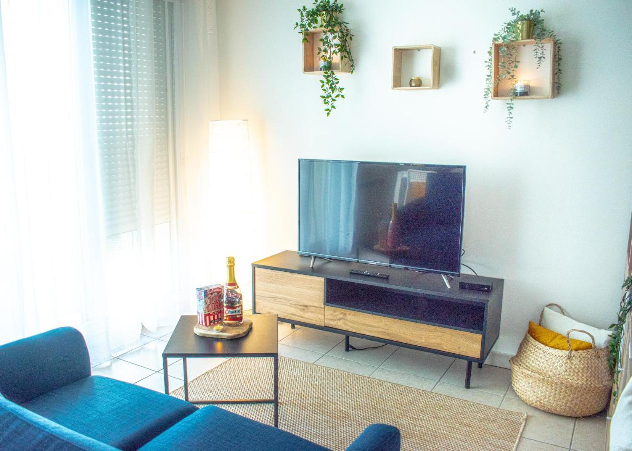 Studio Charmant Cergy Le Haut Au Pied De La Gare ! Parking Prive ! Apartment Exterior photo