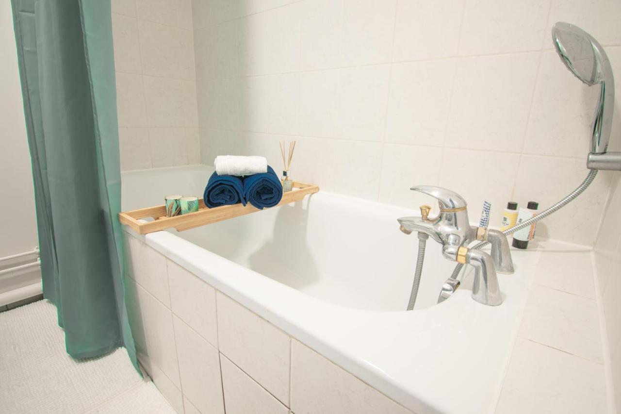 Studio Charmant Cergy Le Haut Au Pied De La Gare ! Parking Prive ! Apartment Exterior photo