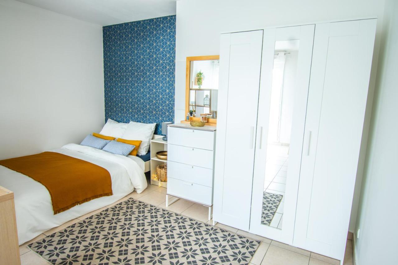 Studio Charmant Cergy Le Haut Au Pied De La Gare ! Parking Prive ! Apartment Exterior photo