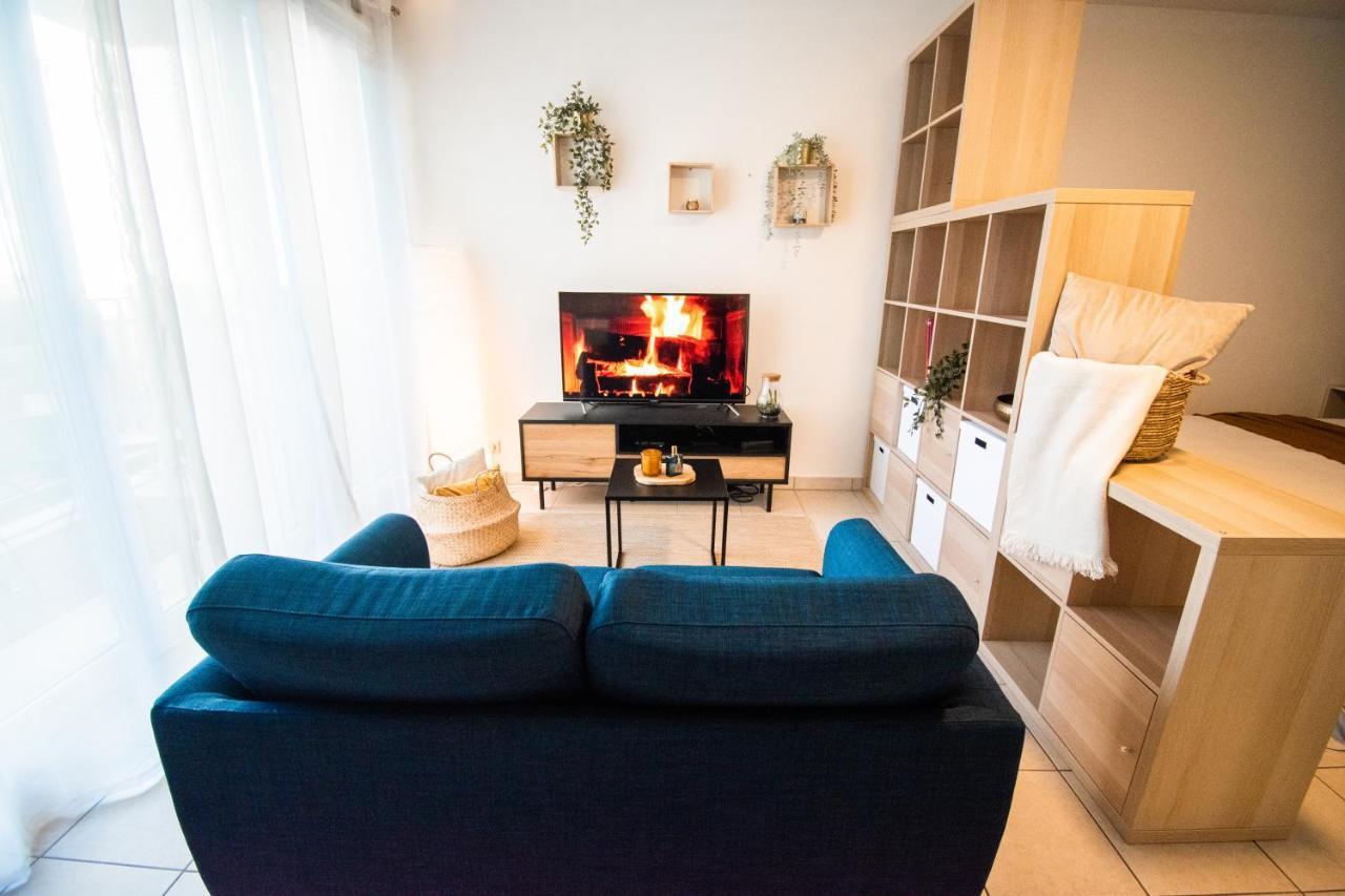 Studio Charmant Cergy Le Haut Au Pied De La Gare ! Parking Prive ! Apartment Exterior photo