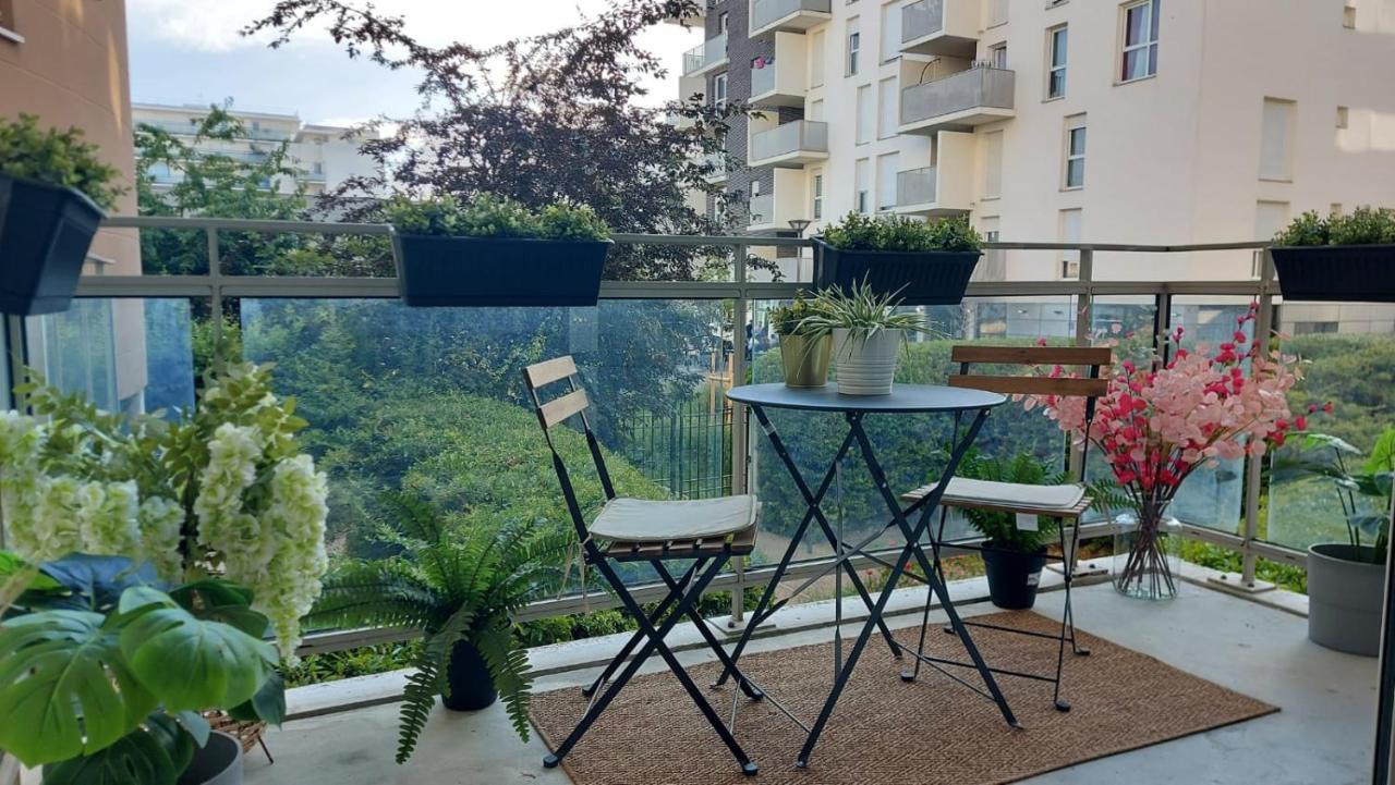 Studio Charmant Cergy Le Haut Au Pied De La Gare ! Parking Prive ! Apartment Exterior photo